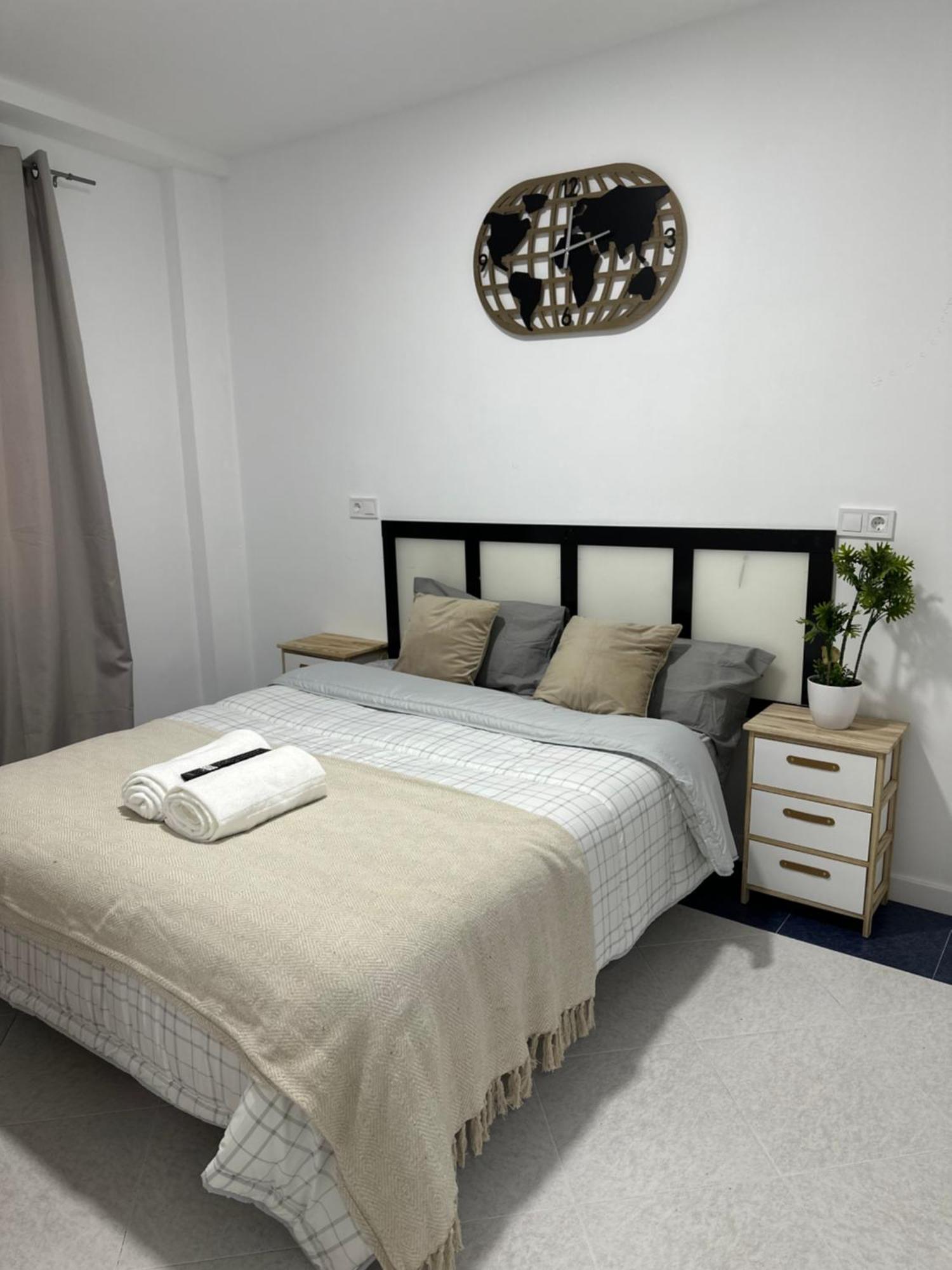 Rooms Mediavilla Madrid Exteriör bild